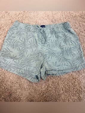 GAP Light Sage Green Leaf Print Beachy Flowy 100% Lyocell Shorts Women’s Small